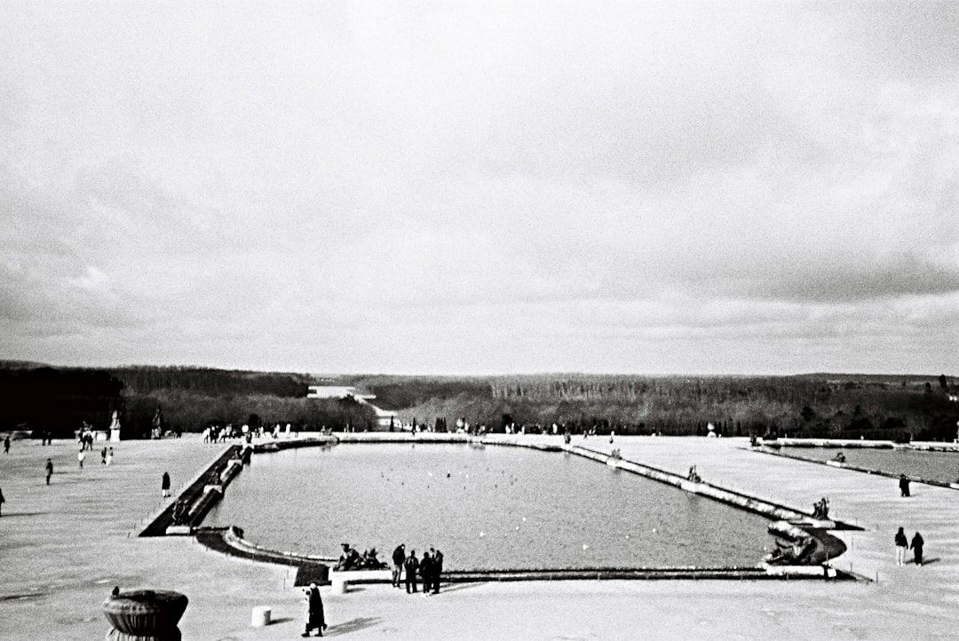 Comparison in Versailles