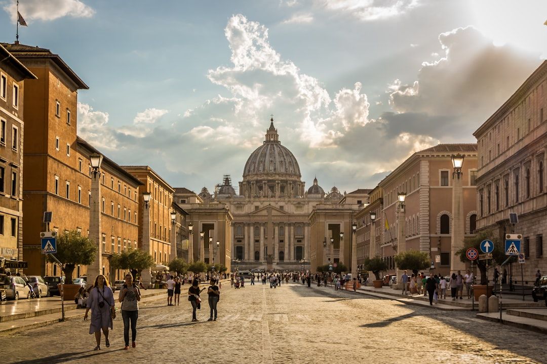 What free walking tours actually are in Rome